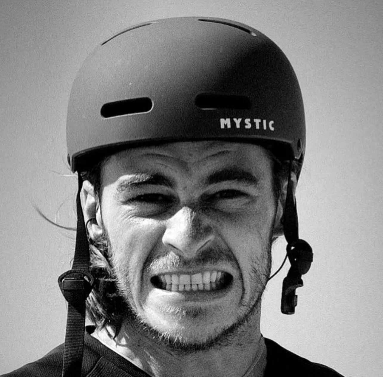 Loïc De Coninck smiling in his kitesurfing helmet